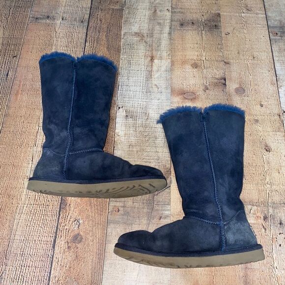 UGG
Australia Bailey Button Triplet Boots
Size 6 - Picture 7 of 10